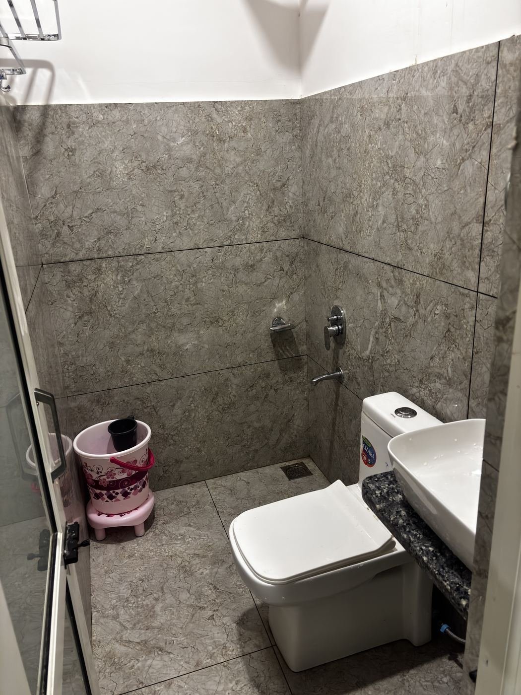 Attached bathroom in a room at Seth Sawariya Hotel and Restaurant